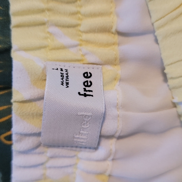 Shorts - Picture 2 of 5